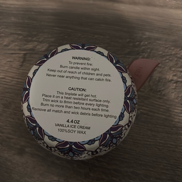 Vanilla ice cream soy wax candle - Picture 3 of 3
